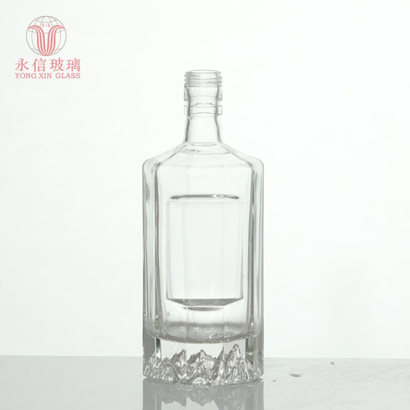 YX00044 Free Samples Clear Flat Glass  Blue Glass Bottle Xo Bottle Wine Bottle With Screw Cap For 700ml Whisky Amber Glass Bottle