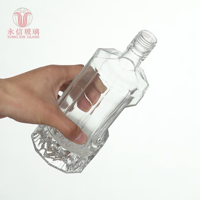 YX00044 Free Samples Clear Flat Glass  Blue Glass Bottle Xo Bottle Wine Bottle With Screw Cap For 700ml Whisky Amber Glass Bottle