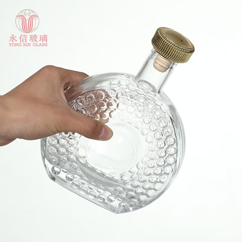 YX00010 Factory Made Odd-Shaped Color Juicy Bottles Beverages Roller Bottle Roll On Bottle With Cork Cover For 500ml Luxury Wine Beverage Bottle Glass