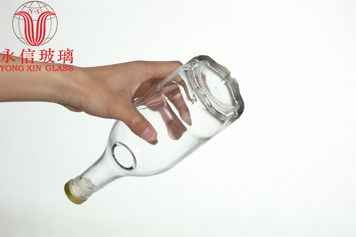 high quality spirit bottle flat shape100ml 200ml 300ml  500ml 700ml 750ml flint boston round glass wine bottle for vodka