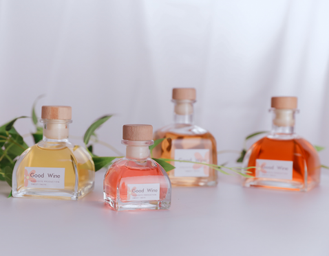 Glass cosmetics bottle