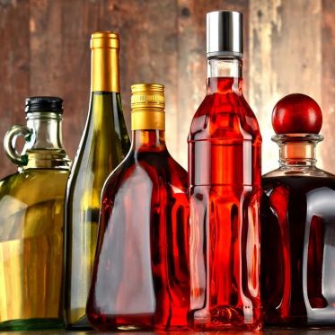 The quality of glass bottles is closely related to glass bottle design and material quality, production equipment, mold manufacturing and other aspects