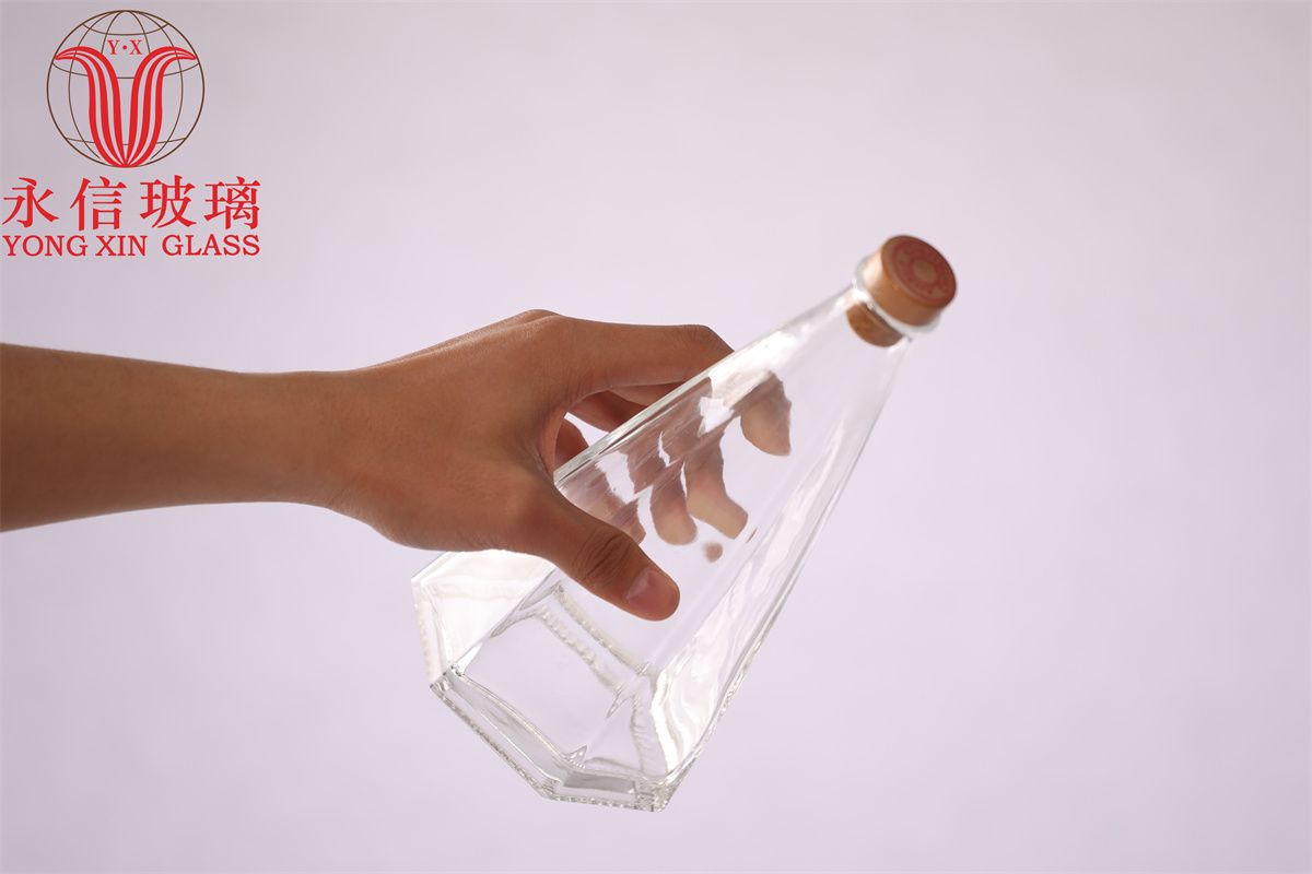 Low MOQ Customized short neck Delicate Fancy luxury New Design round glass bottle with custom bottom pattern
